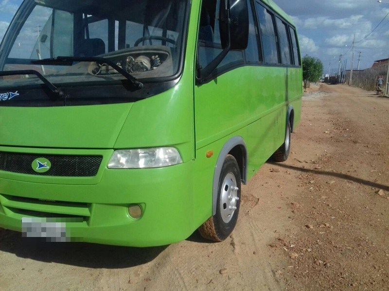 Prefeitura entrega ônibus totalmente reformado aos estudantes do município