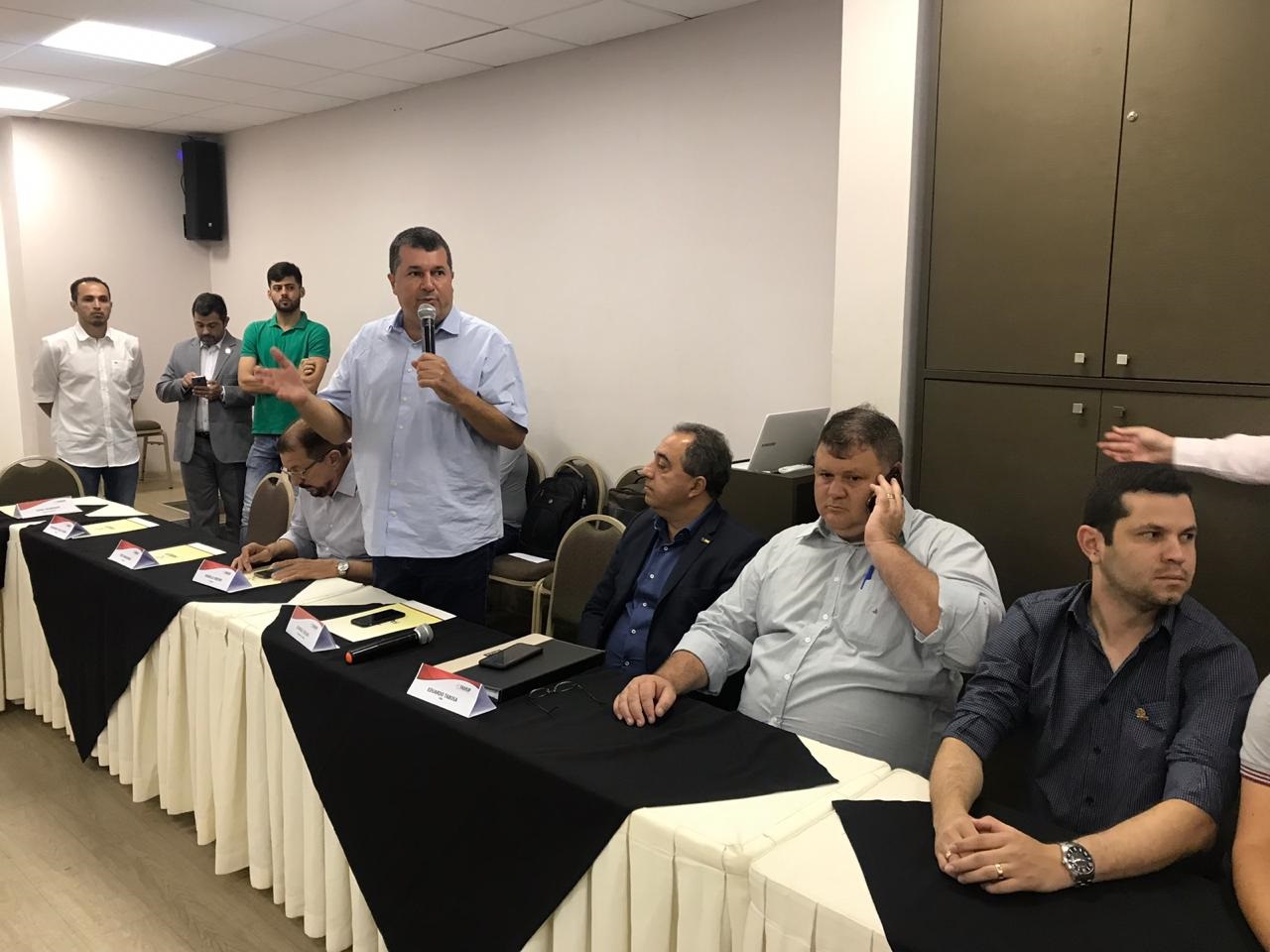 Prefeitos apresentam carta de reivindicação à bancada federal paraibana