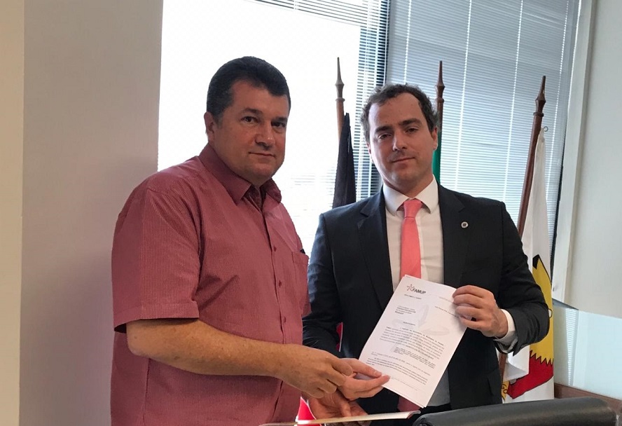 Famup assina acordo com presidente nacional do Ibama para reverter multas em soluções ambientais