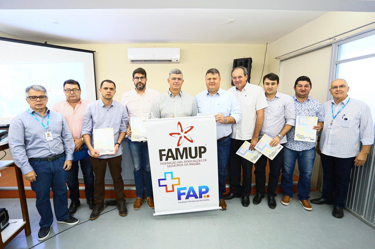 Prefeitos visitam Hospital da FAP e anunciam início de campanha para ajudar instituição