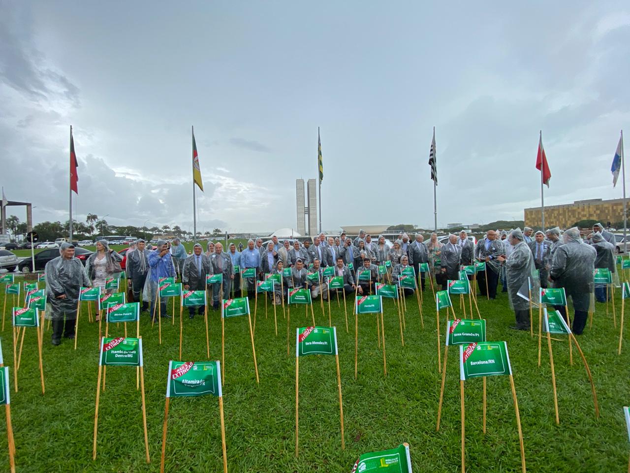 Famup participa de mobilização em Brasília contra extinção de 68 municípios paraibanos