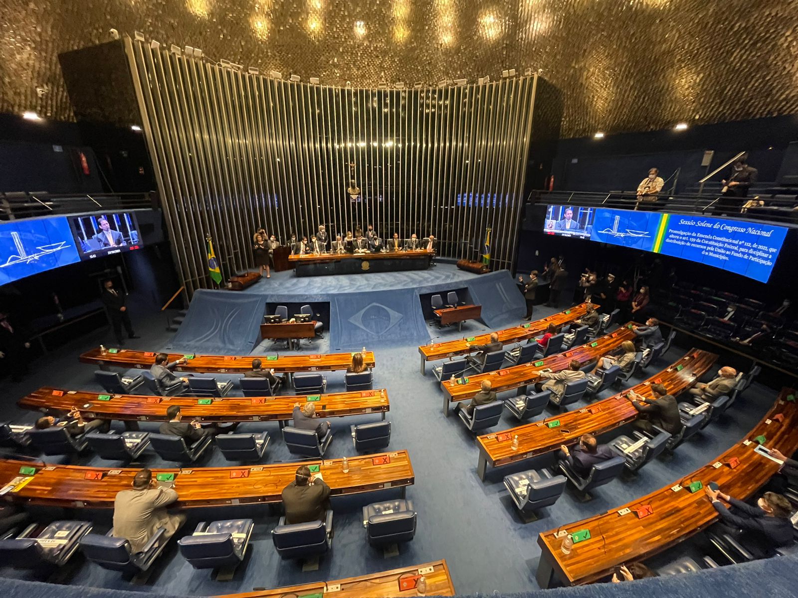 Da Praça do Meio do Mundo para Praça dos Três Poderes: Famup participa de ato para promulgação da PEC do 1%