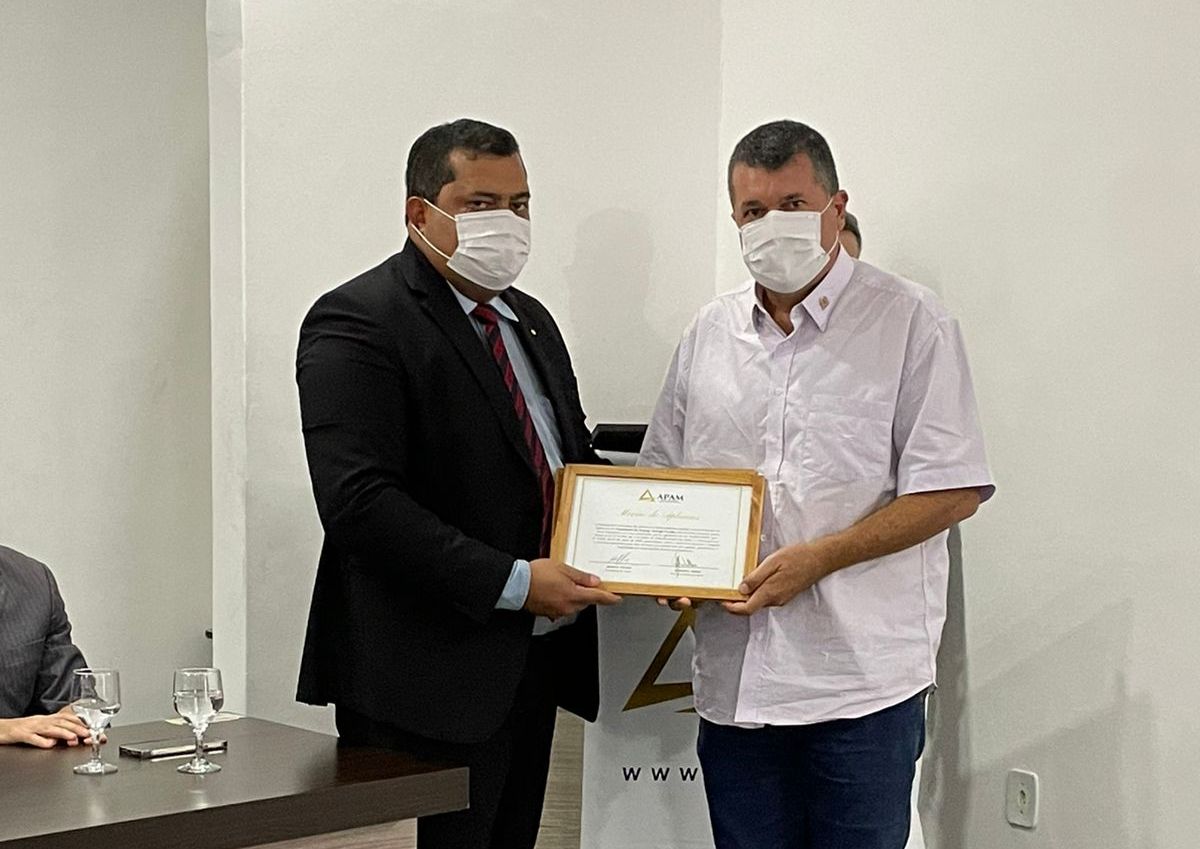 Presidente da Famup recebe homenagem da Apam pela luta em defesa da advocacia municipalista