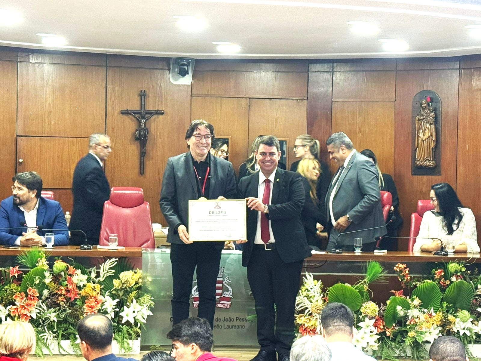 Famup participa da entrega do Título de Cidadão Pessoense a Jânyo Janguiê