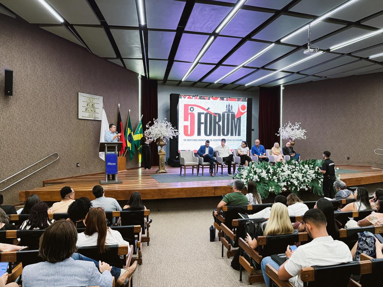 Famup participa de Fórum e destaca papel fundamental da assistência social nos municípios