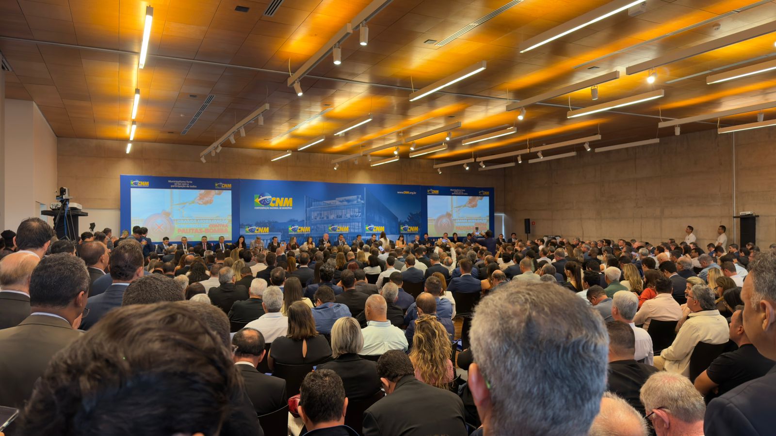 Famup participa de mobilização em Brasília contra ‘pautas-bombas’ que podem retirar R$ 270 bilhões por ano dos municípios