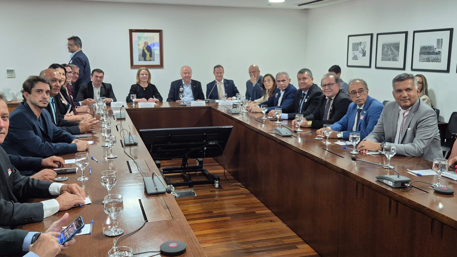 Famup e CNM participam de reunião com a ministra da Secretaria de Relações Institucionais
