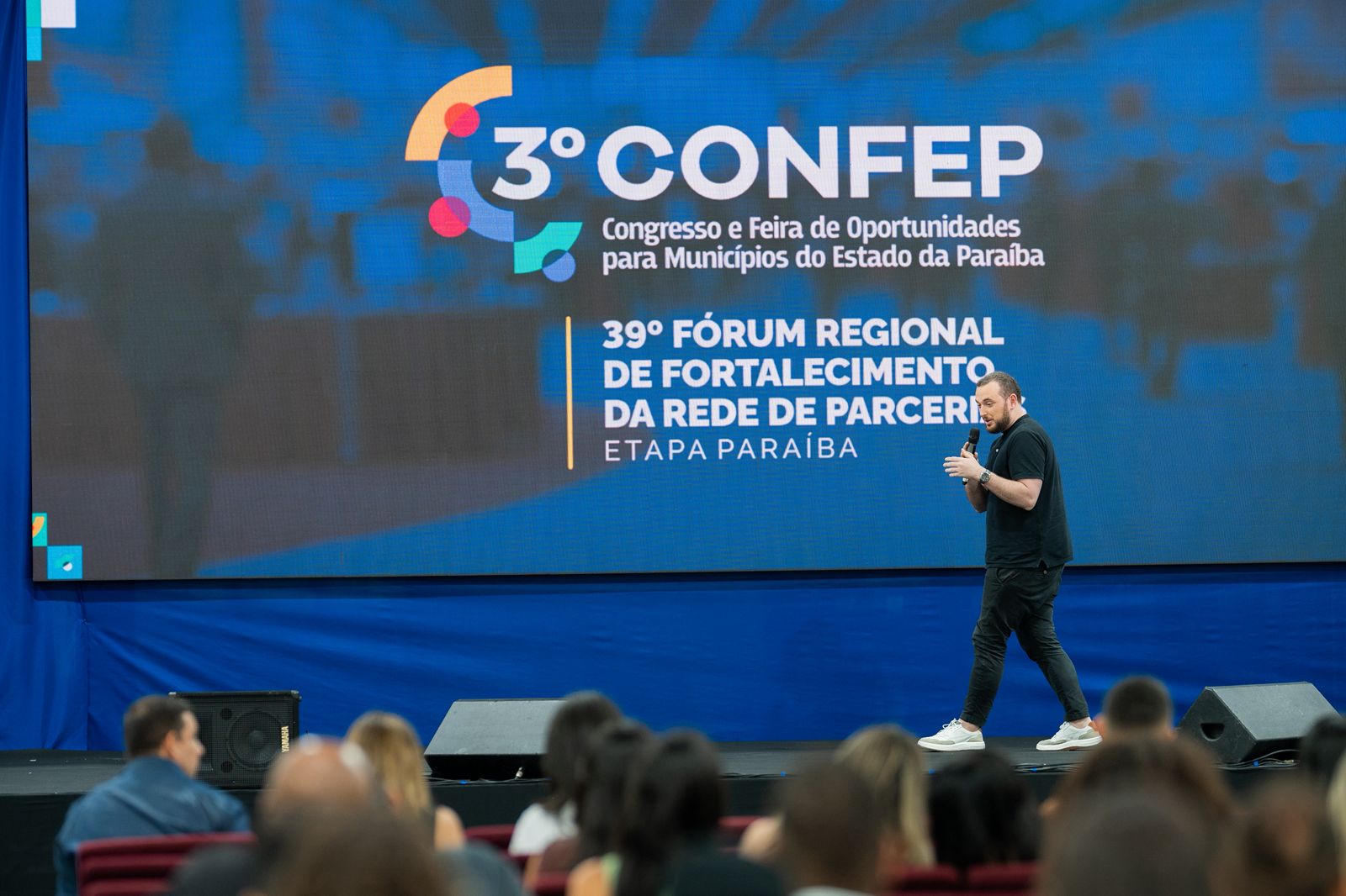 Primeiro dia do Confep 2026 é marcado por debates sobre gestão pública, comunicação institucional e estratégias eleitorais